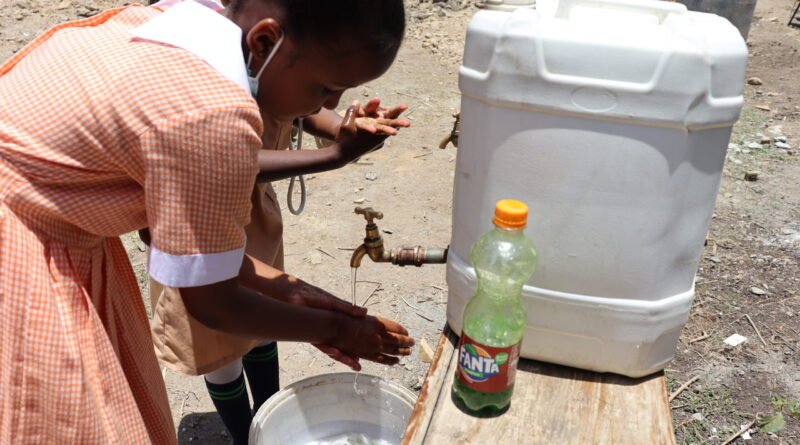 Kenyan schoolchildren washing their hands at a school in 2022