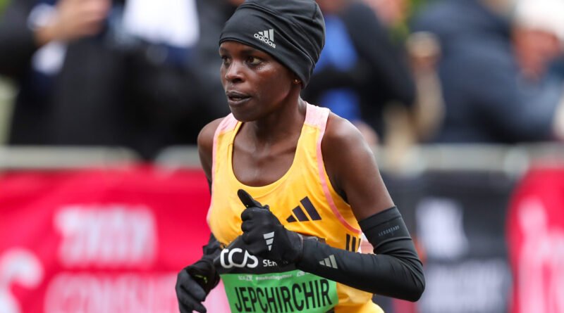 Kenyan marathon runner Peres Jepchirchir racing at the 2024 London Marathon