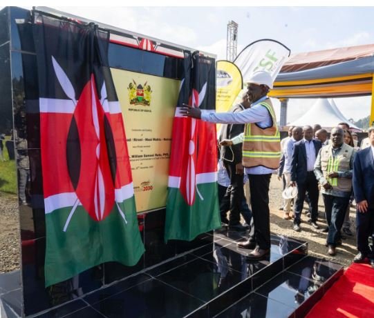 Kenyan officials at a ceremony marking the Rironi–Mau Summit road project.