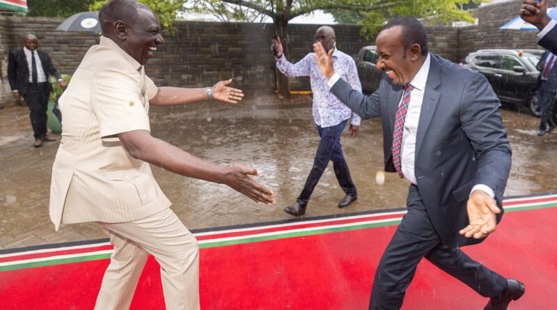 Kenya President William Ruto welcomes Ethiopian Prime Minister Abiy Ahmed during an official engagement